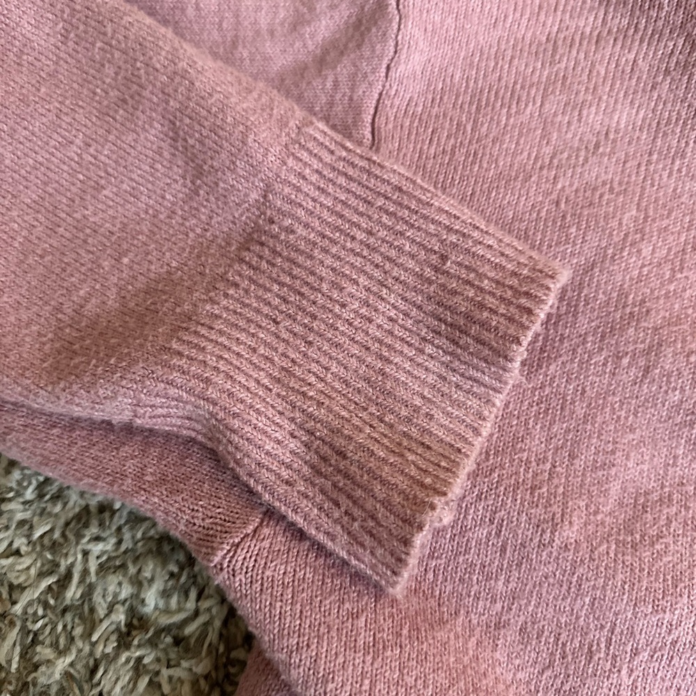 Old Navy Women's Dusty Pink V-Neck Knit Top Sweater - Picture 3 of 5